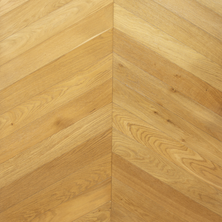 Parquet contrecollé Chêne en Point de Hongrie, Brossé, Vernis Naturel, Finition Urbino, Choix Abcd 10-3x90x550mm