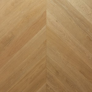 Parquet contrecollé Chêne Européen, Point de Hongrie 45°, Brossé, Vernis UV, Décapé, Choix ABC, 10-3x125x785